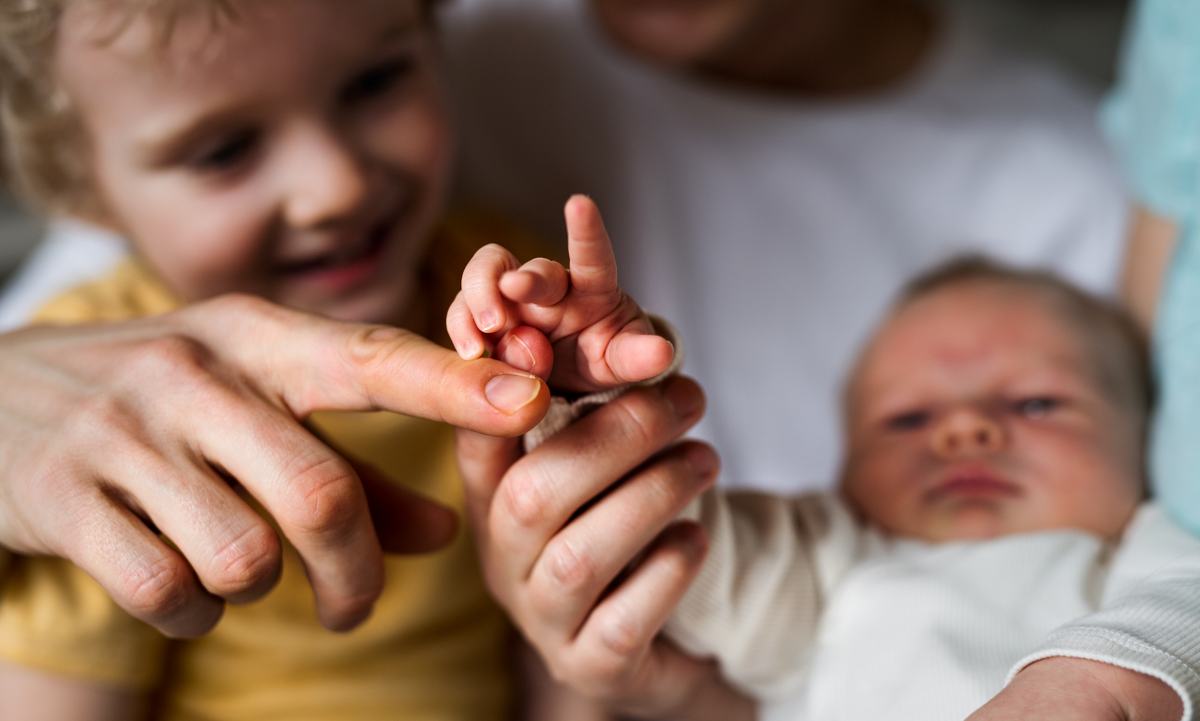Fatherhood 101 - How to be a great dad from the first day - Father and children