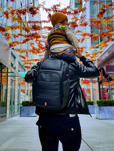 The Ultimate Guide to Choosing the Right Diaper Bag for Dads